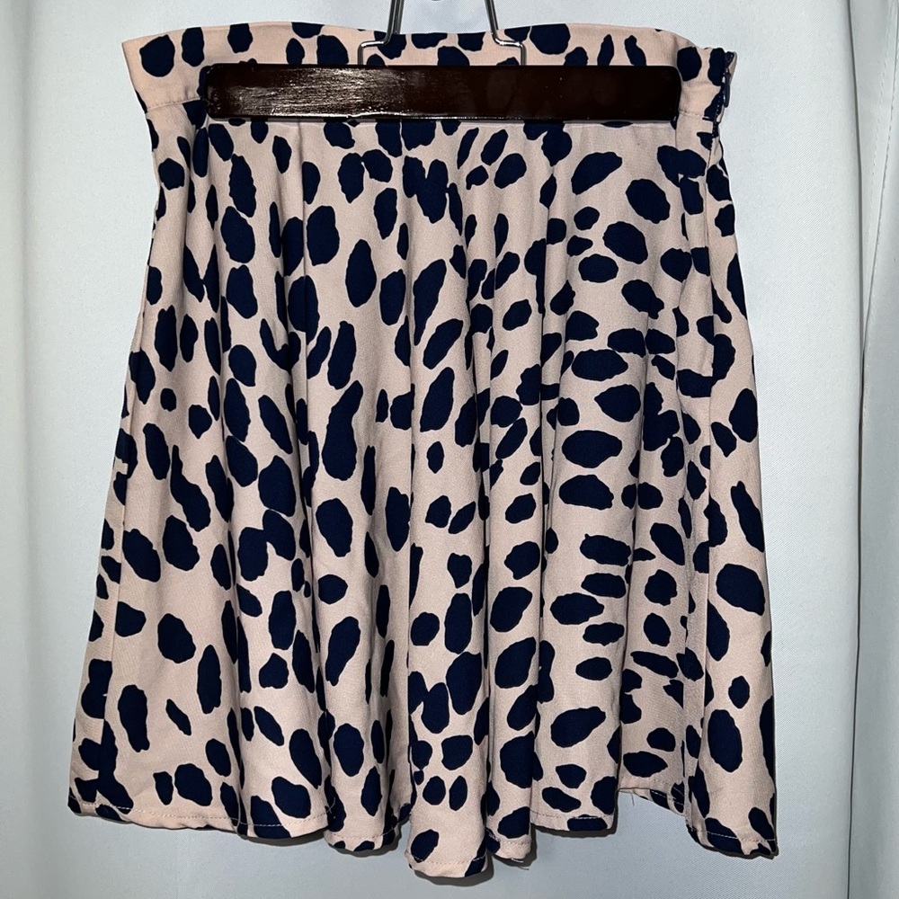 Like New Forever 21 Blush and Blue Leopard Printed Mini Skirt Size Small